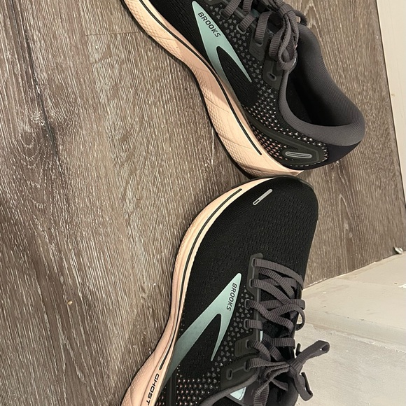 Brooks Ghost 14 Women's Black and Peach Color Way Athletic Shoes - Picture 3 of 5